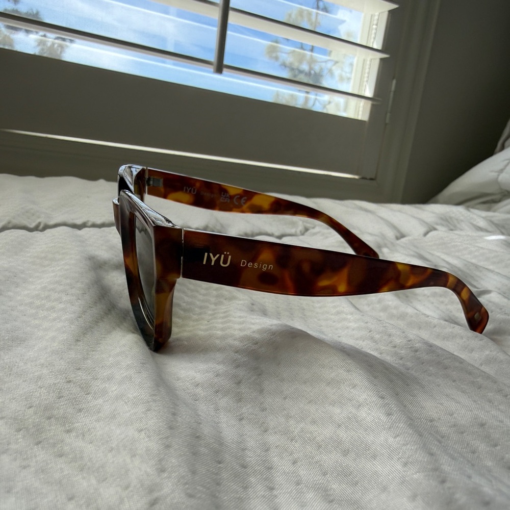 IYÜ Tortoiseshell Rectangular Women’s Sunglasses … - image 3